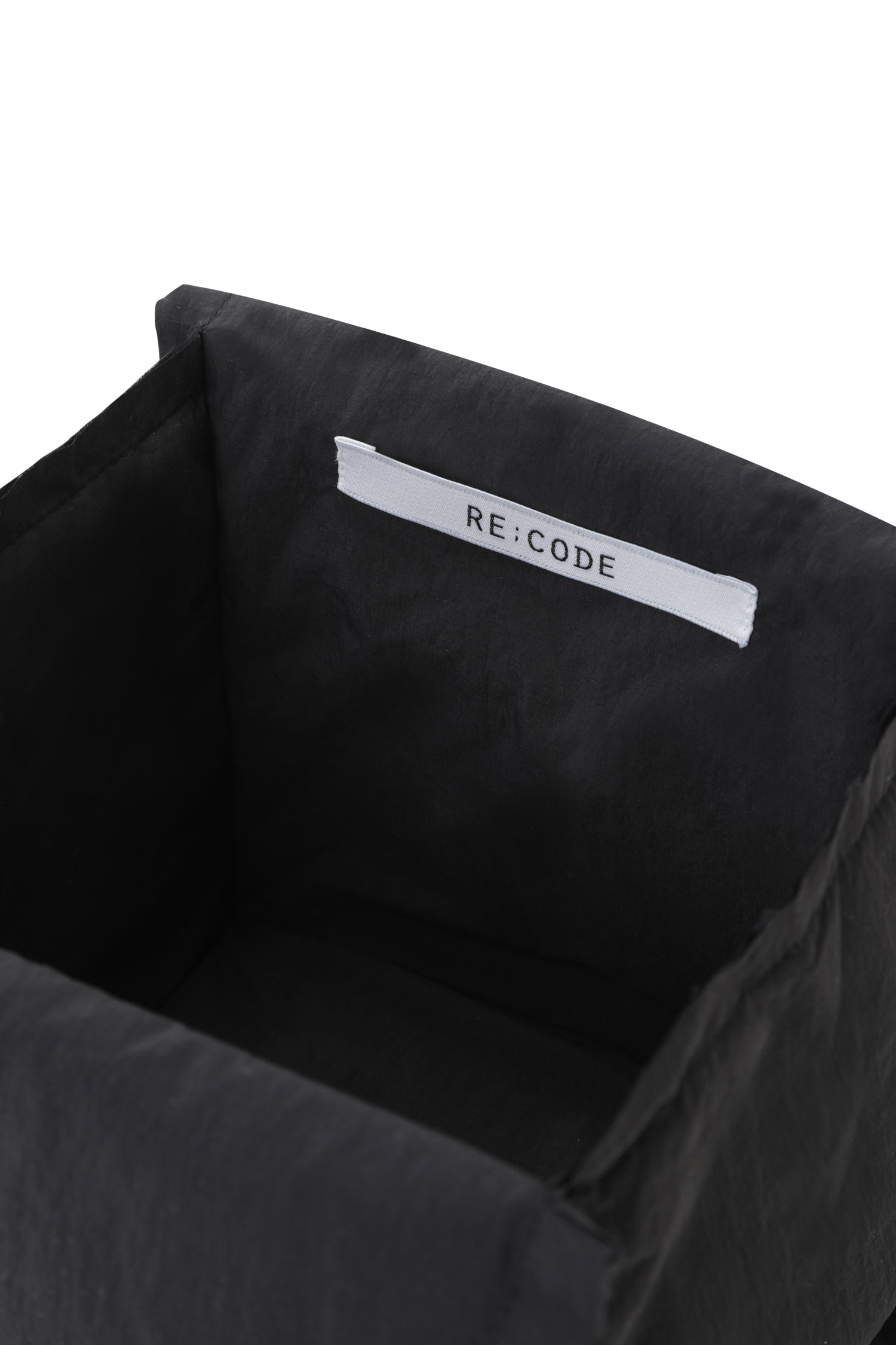 Crispy Recyled Nylon Tissue Cover (S) - Recode Global Crispy Recyled Nylon Tissue Cover (S) - Recode Global