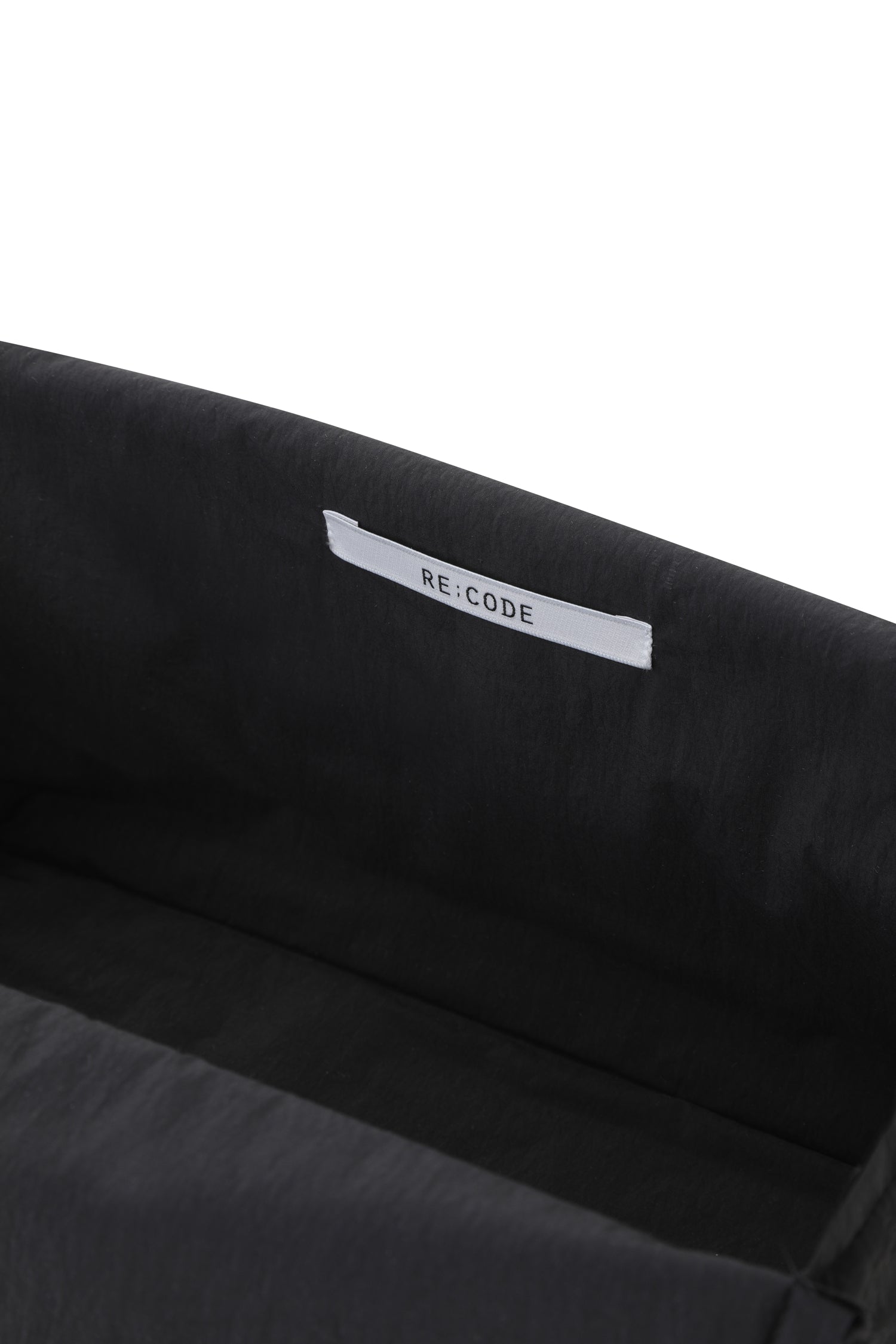 Crispy Recyled Nylon Tissue Cover (L) - Recode Global Crispy Recyled Nylon Tissue Cover (L) - Recode Global