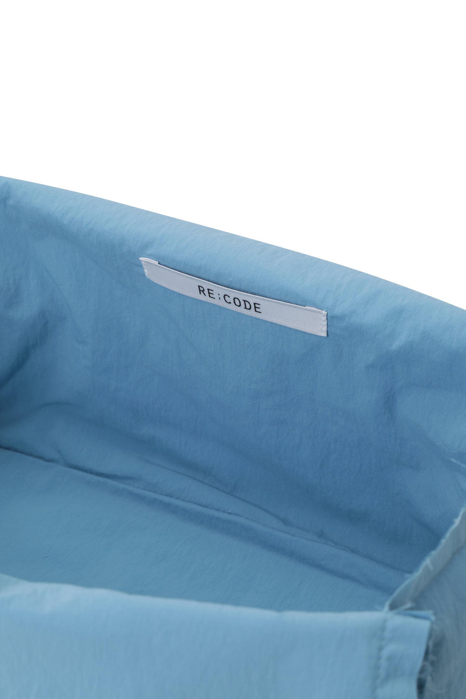 Crispy Recyled Nylon Tissue Cover (L) - Recode Global Crispy Recyled Nylon Tissue Cover (L) - Recode Global